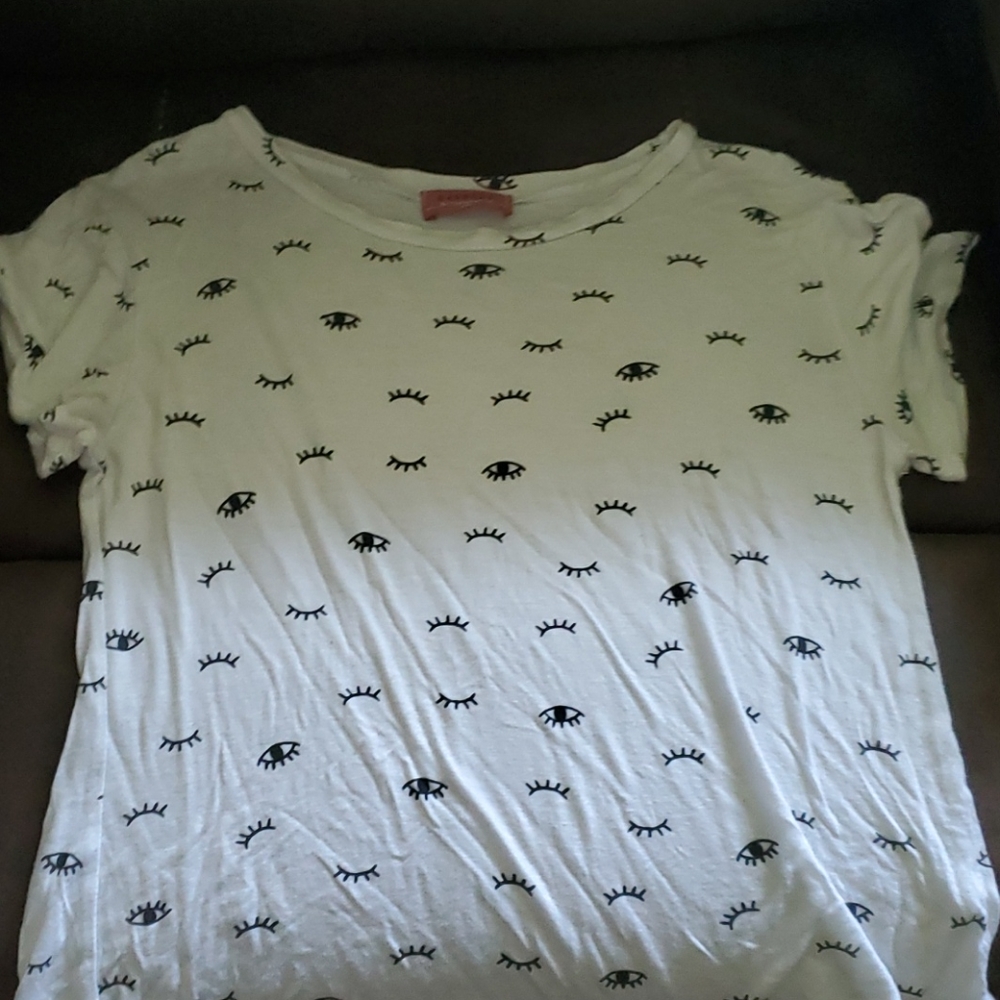 Randomly shirt. Size small, but fits big